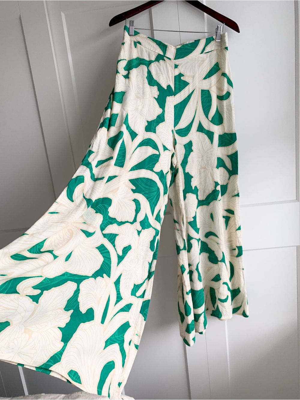 Mint Velvet Two-Piece Floral Set in Cream & Green size L and US 10 - Picture 6 of 15